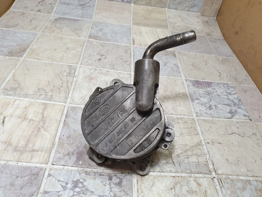 Vacuum pump A6112300065