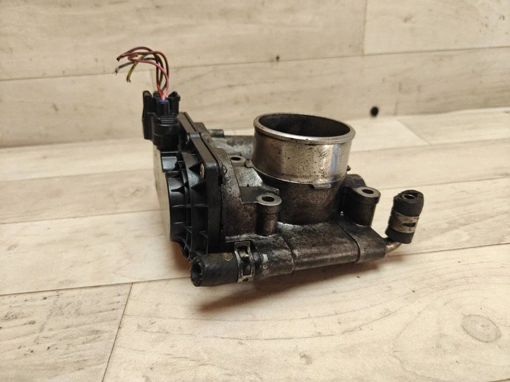 Throttle valve RF7J136B0B