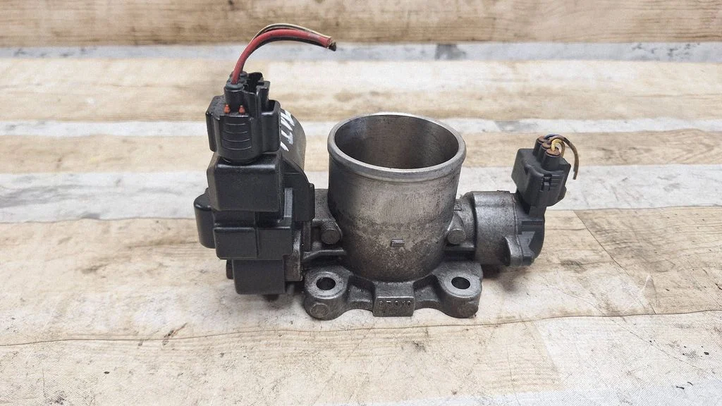 Throttle valve 0R010