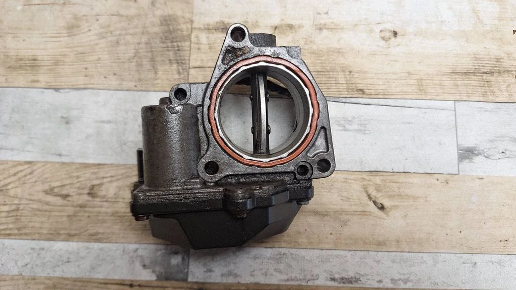 Throttle valve – Volkswagen Transporter - Caravelle T5 (2003-2015)