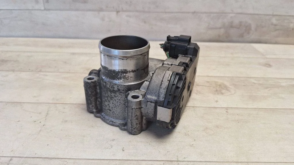 Throttle valve 8200330810