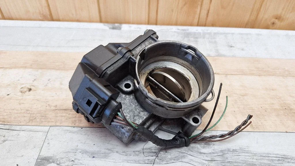 Throttle valve 03G128063A