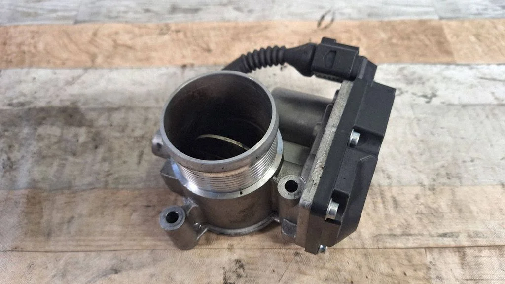 Throttle valve 703703840