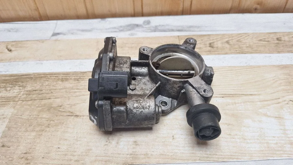Throttle valve – Opel Insignia A (2008-2017)