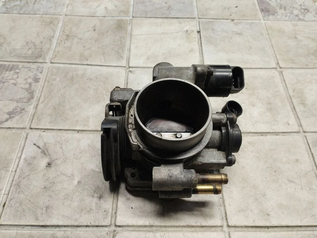 Throttle valve 90501011 – Opel Tigra A (1994-2000)