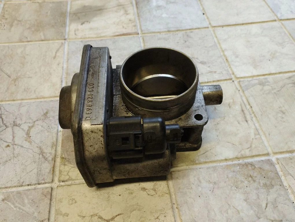 Throttle valve 038128063C