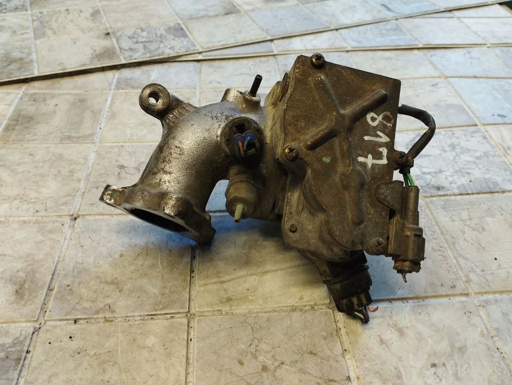 Throttle valve 8967221020