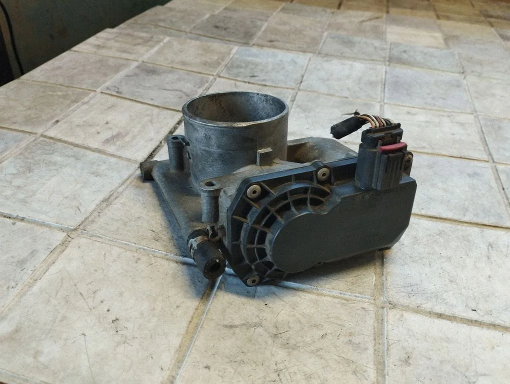 Throttle valve L3R413640