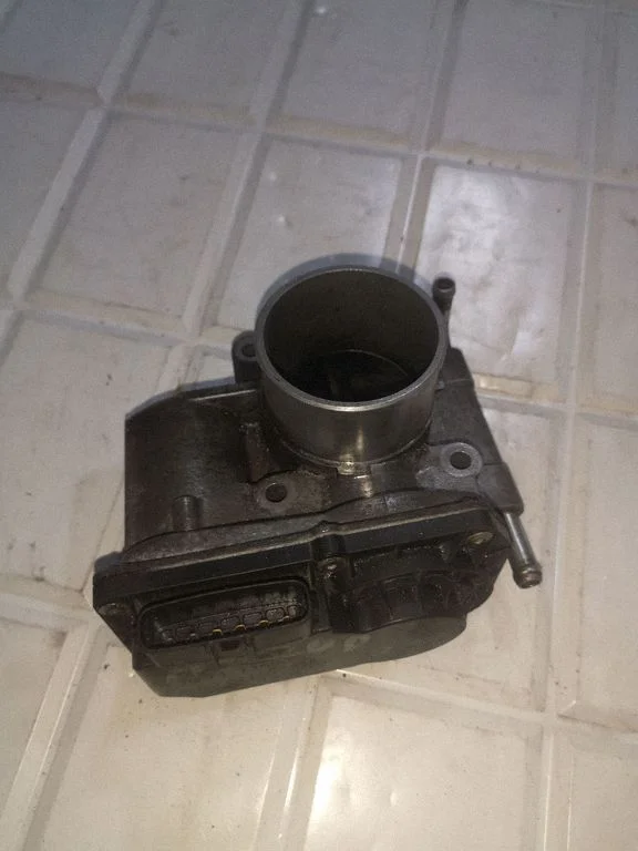 Throttle valve RF7J136B0C