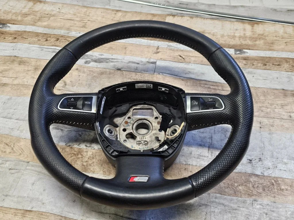 Steering wheel 62279150A