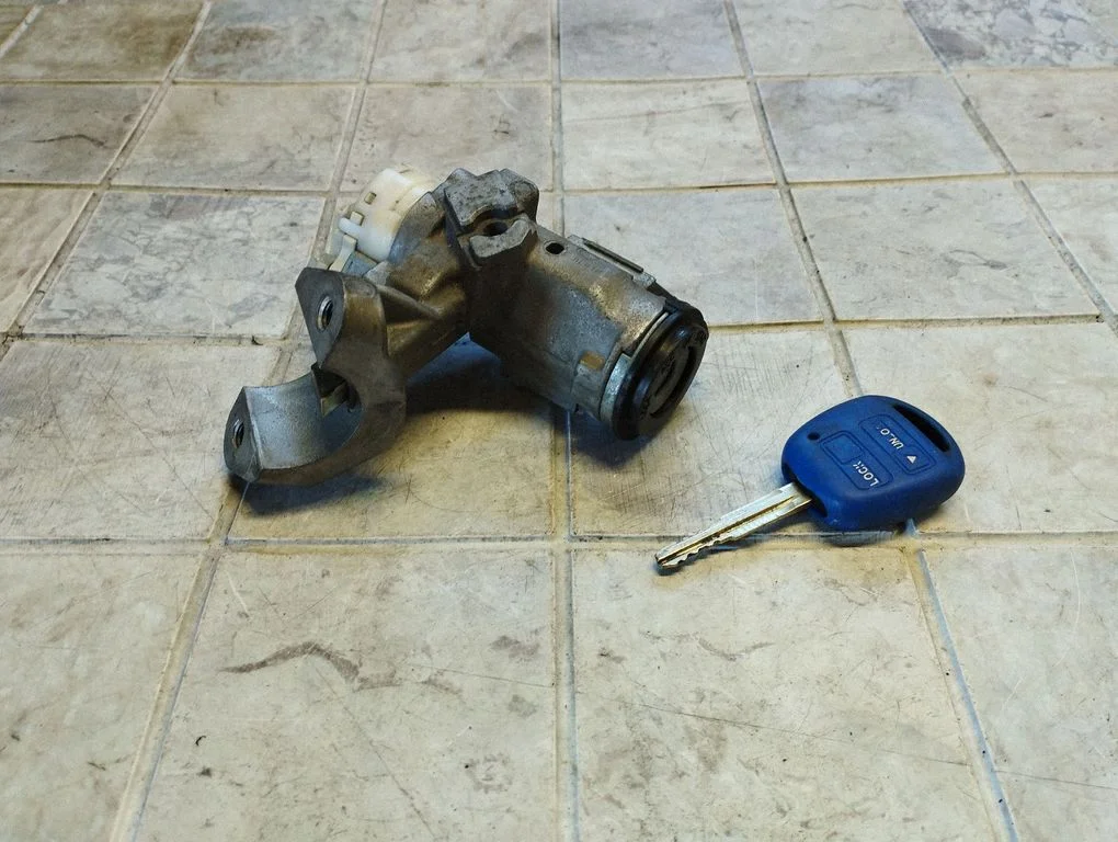 Ignition lock – Toyota Corolla Verso E121 (2001-2004)