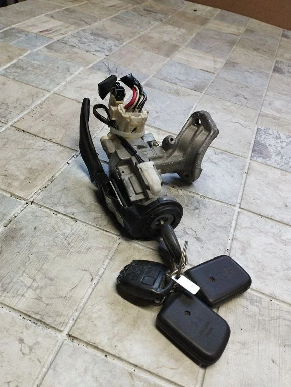 Ignition lock – Toyota Corolla Verso E121 (2001-2004)