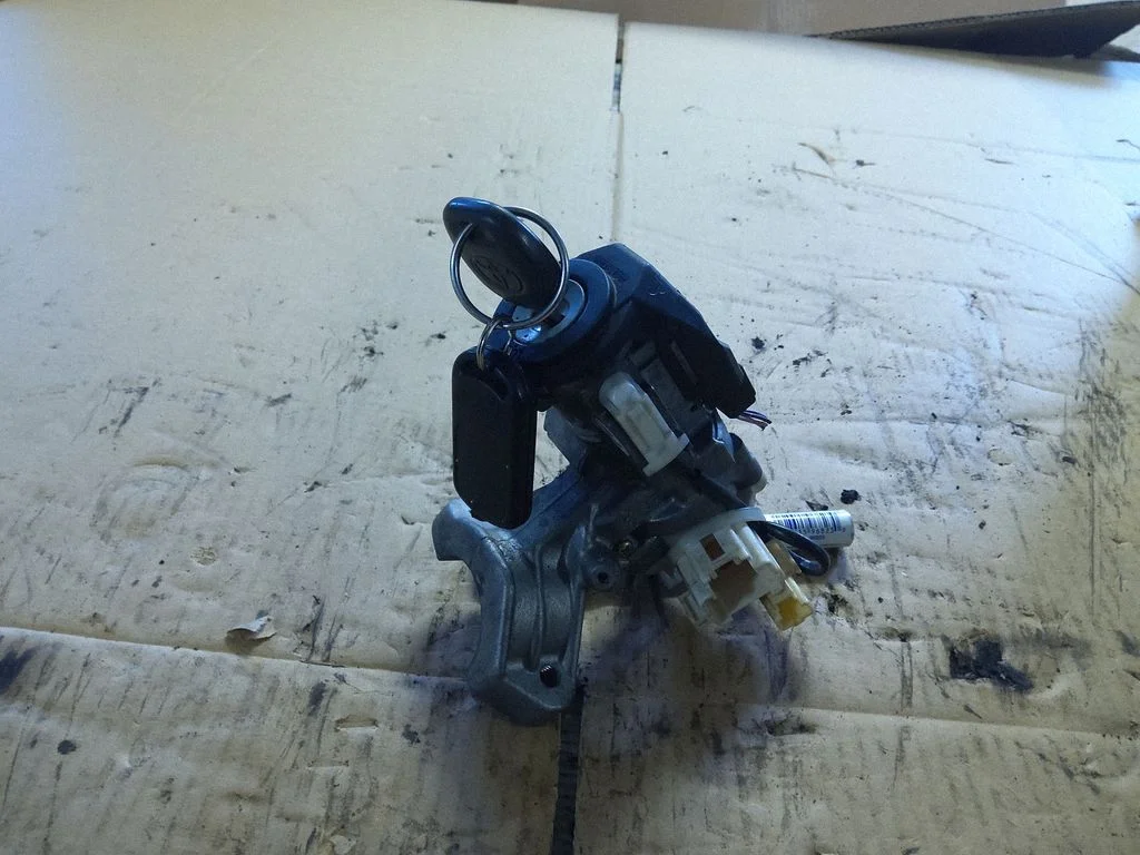 Ignition lock – Toyota Corolla Verso E121 (2001-2004)