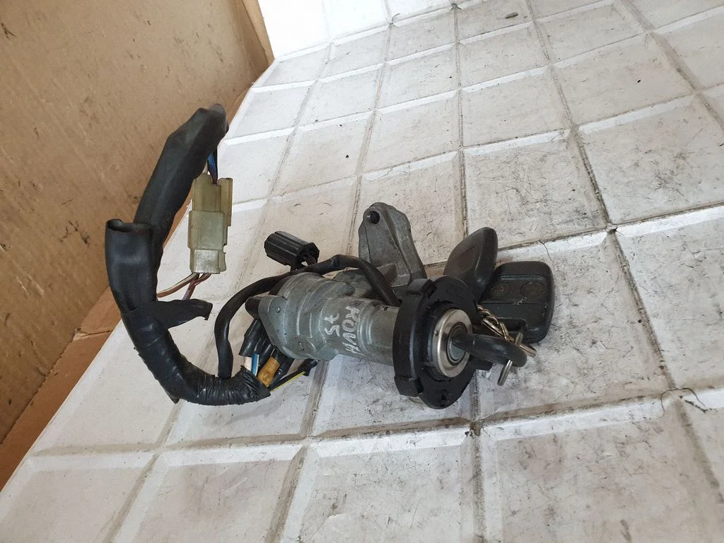 Aizdedzes slēdzene 10008004