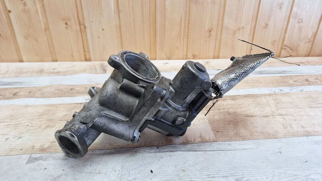 EGR valve 03G129637A