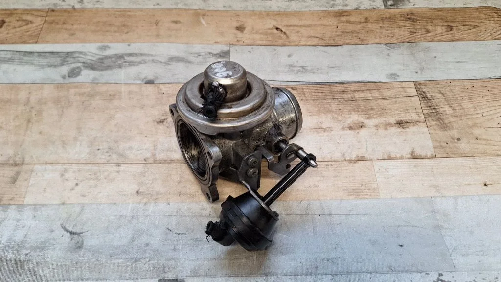 EGR valve 038129637B