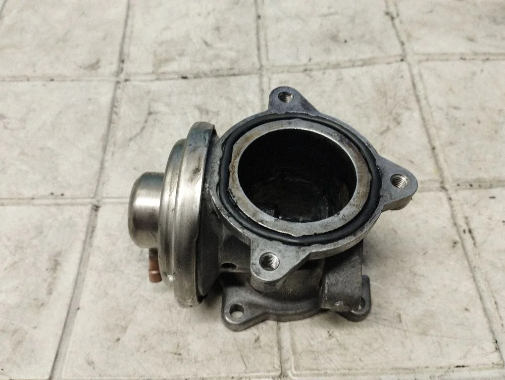 EGR valve 045129637A