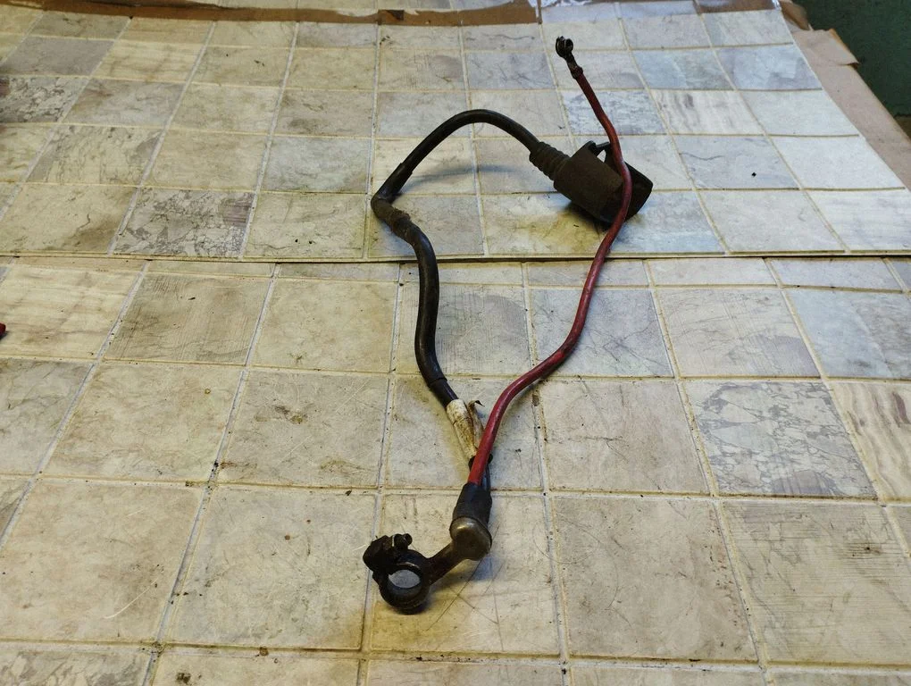 Positive cable (battery) – Volkswagen Passat B6 (2005-2010)