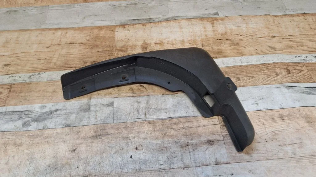 Chlapacz przedni – Nissan X-Trail T30 (2001-2007)