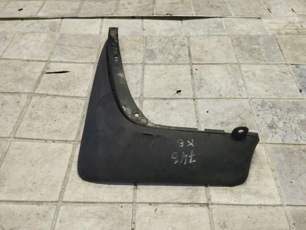 Rear mudguard – rear left