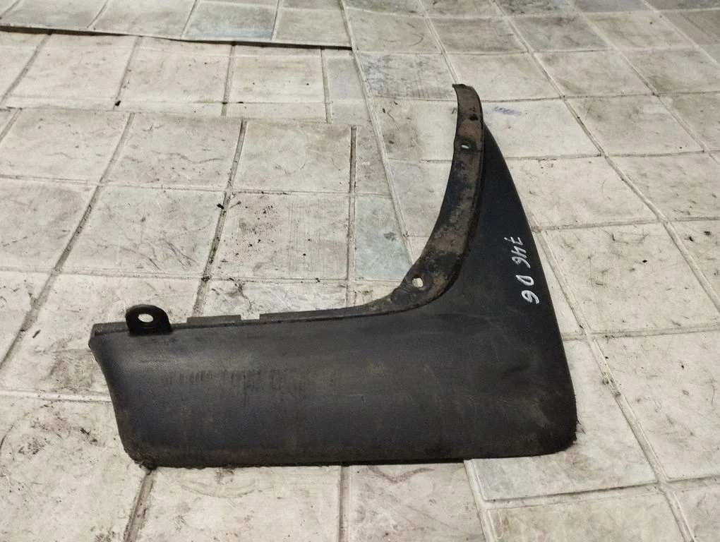 Rear mudguard – rear right