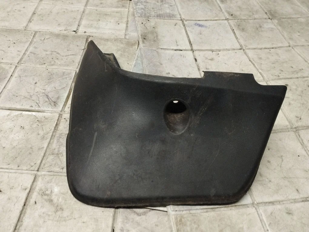 Rear mudguard – rear left
