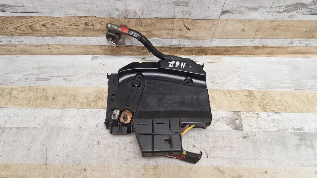 Positive wiring loom AV6T14A067BB