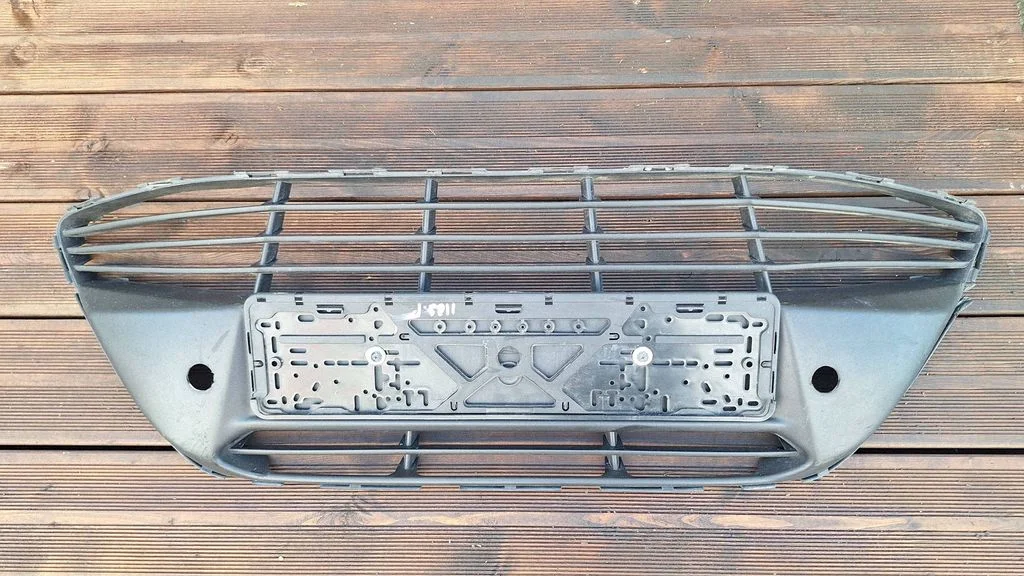 Front grill AM5117B968B