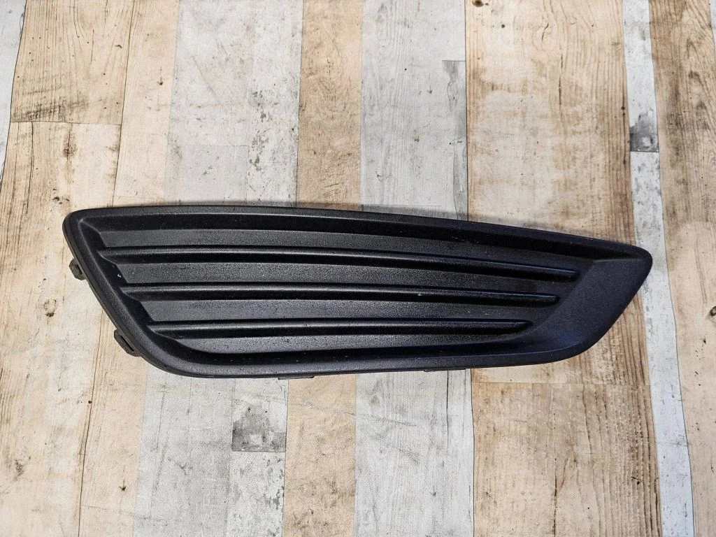 Front grill – Ford Focus (2010-2017)