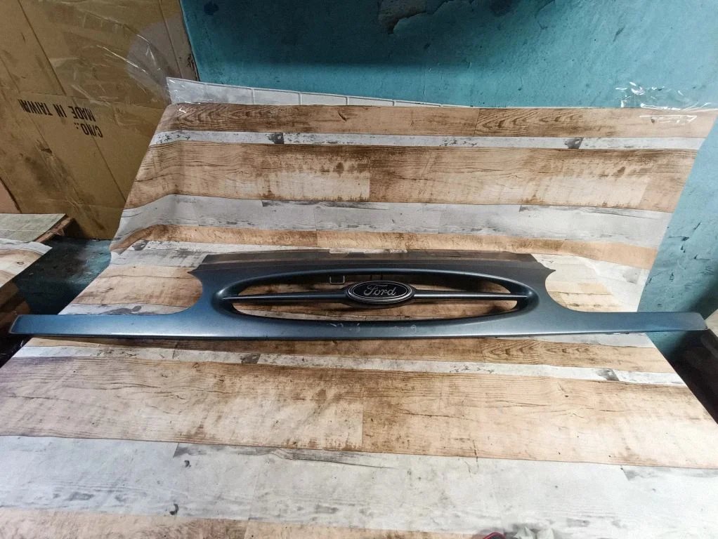Front grill 7M0853651