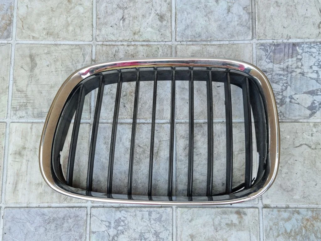 Front grill – BMW 5 Series E39 (1996-2003)