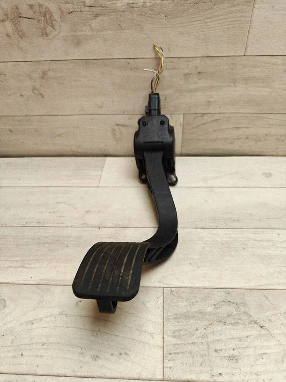 Accelerator throttle pedal 9654725380