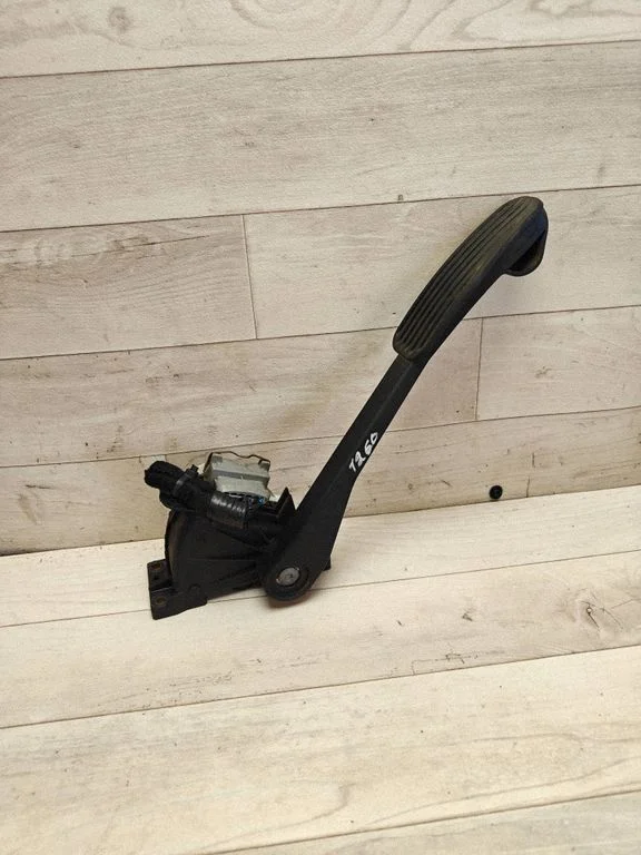 Accelerator throttle pedal 6PV00853704