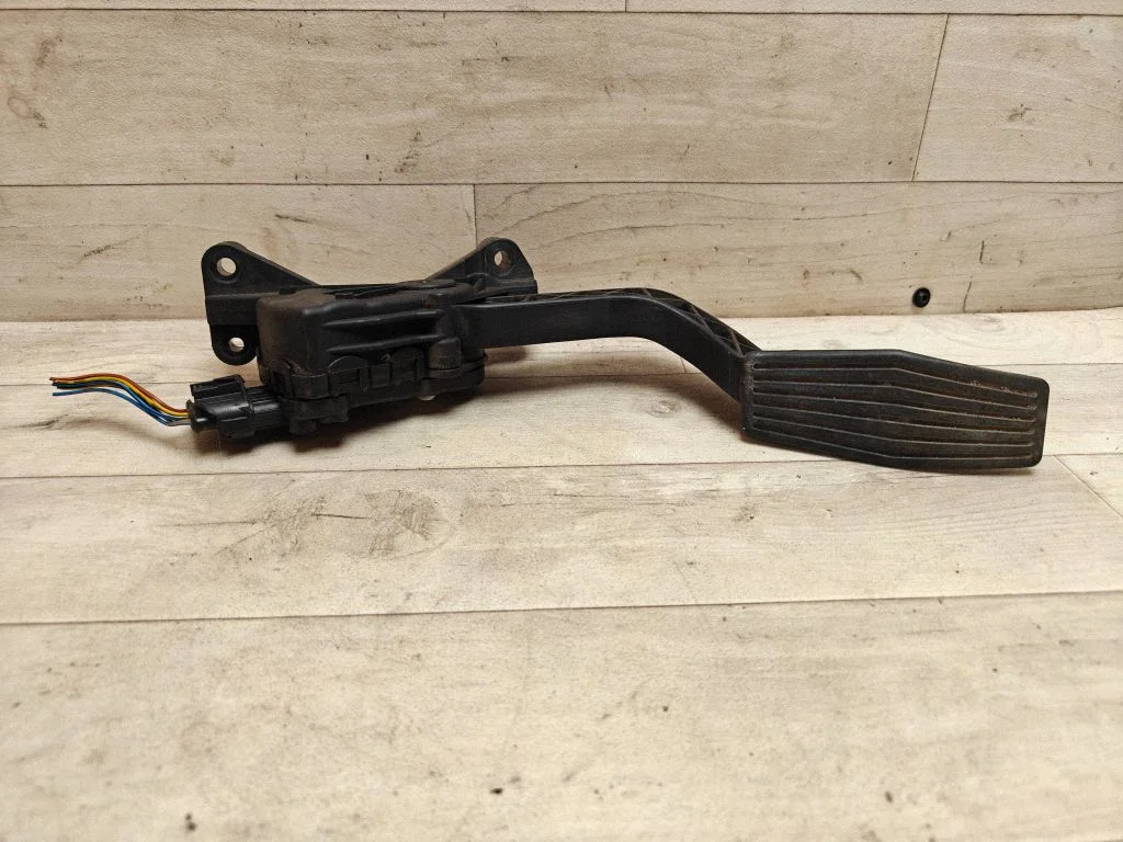 Accelerator throttle pedal 327002F200