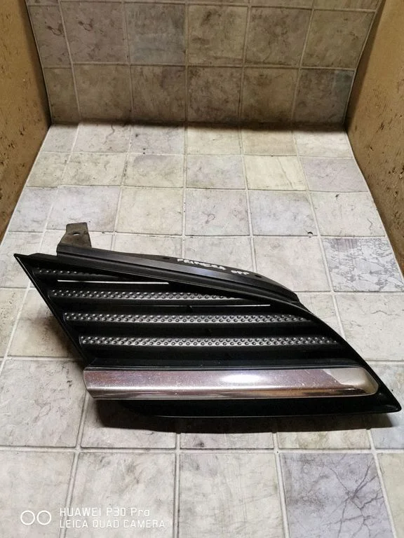 Front grill 62330AU300