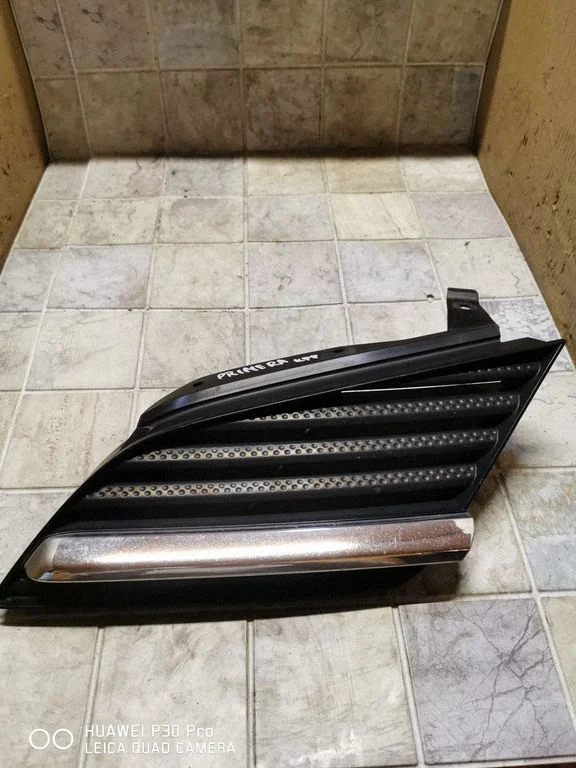 Front grill 62330AU300
