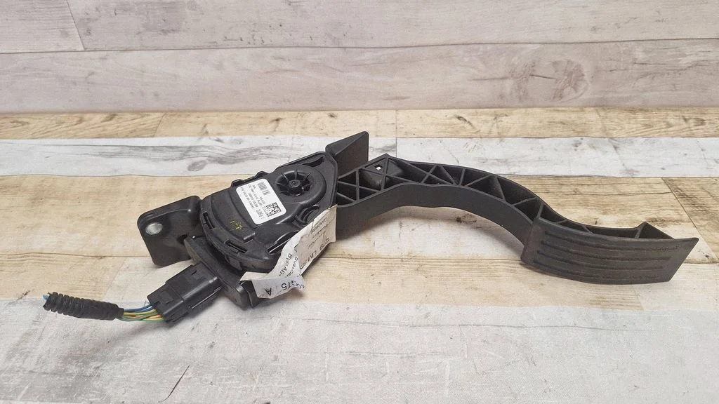 Pedał gazu BV619F836AB