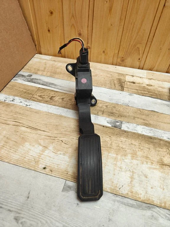 Accelerator throttle pedal 7811002020