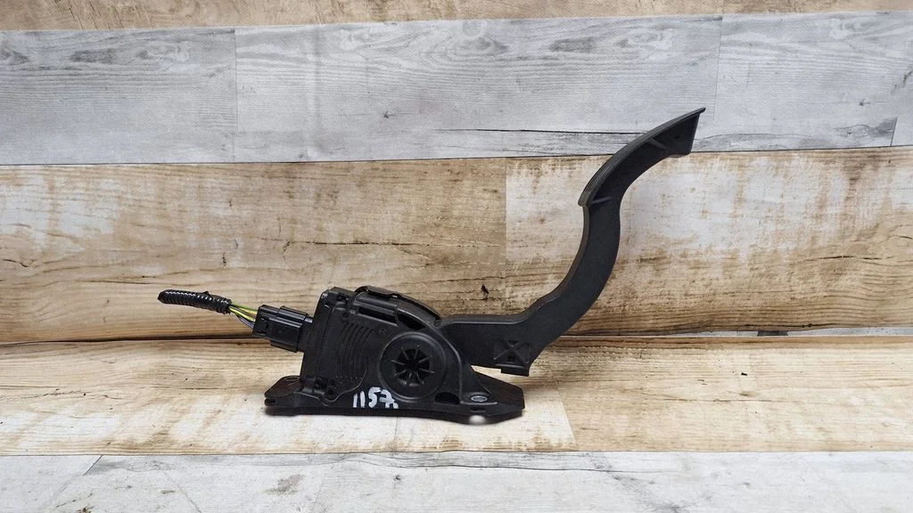 Accelerator throttle pedal 31280595