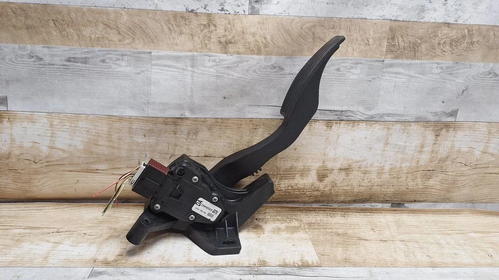 Accelerator throttle pedal – Opel Meriva A (2003-2010)
