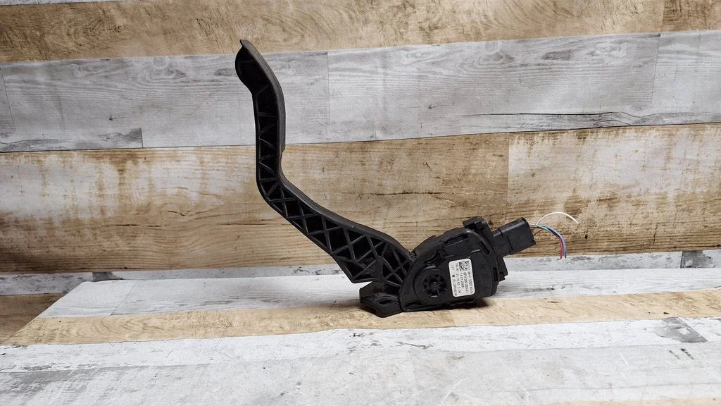 Accelerator throttle pedal 9681530380