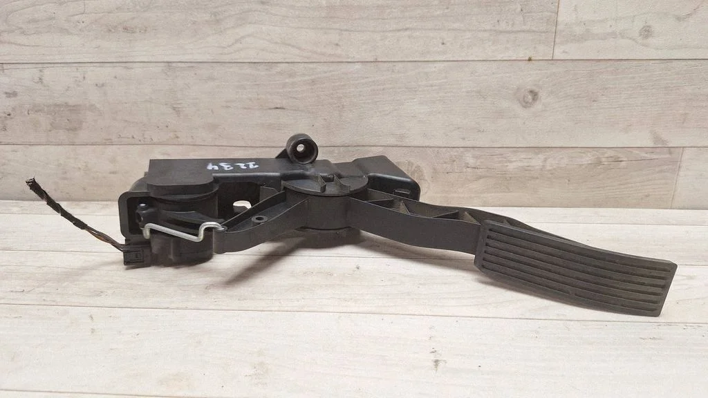 Accelerator throttle pedal – Mercedes-Benz A-Class W169 (2004-2012)
