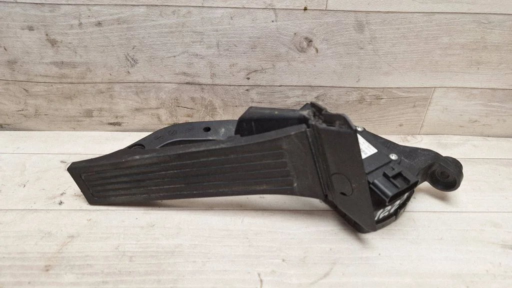 Accelerator throttle pedal – KIA Optima (2010-2015)