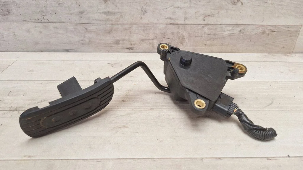 Gaasipedaal 18002AX700