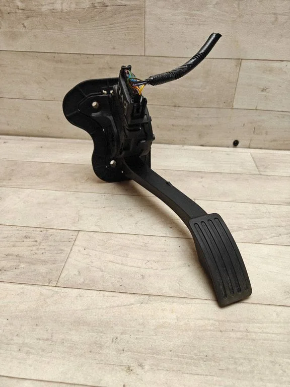 Gaasipedaal – Ford Transit -  Tourneo Connect (2009-2013)