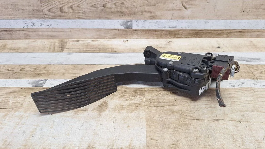 Accelerator throttle pedal 9186725