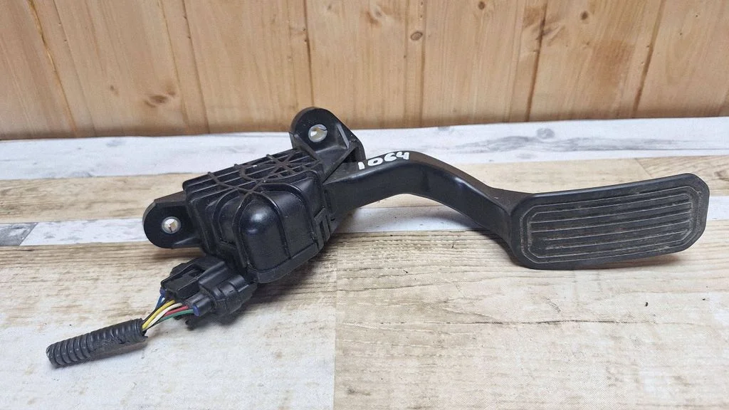 Accelerator throttle pedal 7812047050