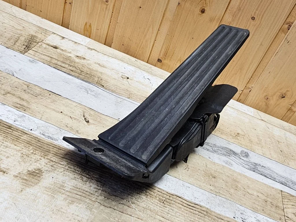 Accelerator throttle pedal – BMW 3 Series F30 F35 F31 (2012-2018)