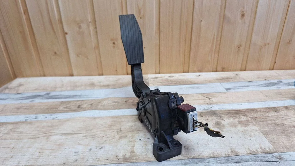 Accelerator throttle pedal 9186724