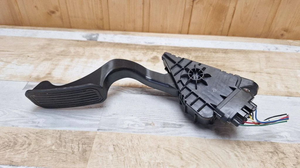 Accelerator throttle pedal 7812047050